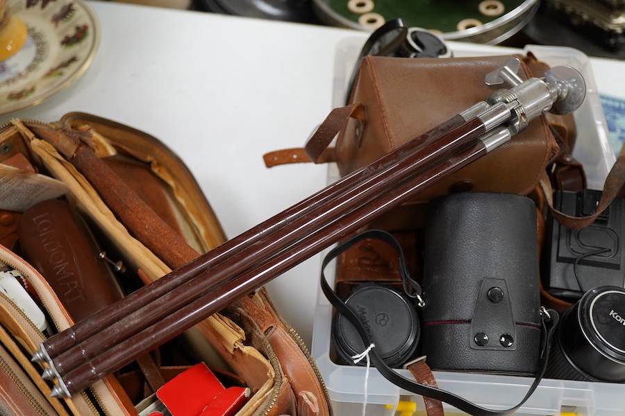 A collection of photography accessories including; two Konica lenses, a Minolta lens, a Makinon lens and a Tamron auto tele converter 2x K-EE